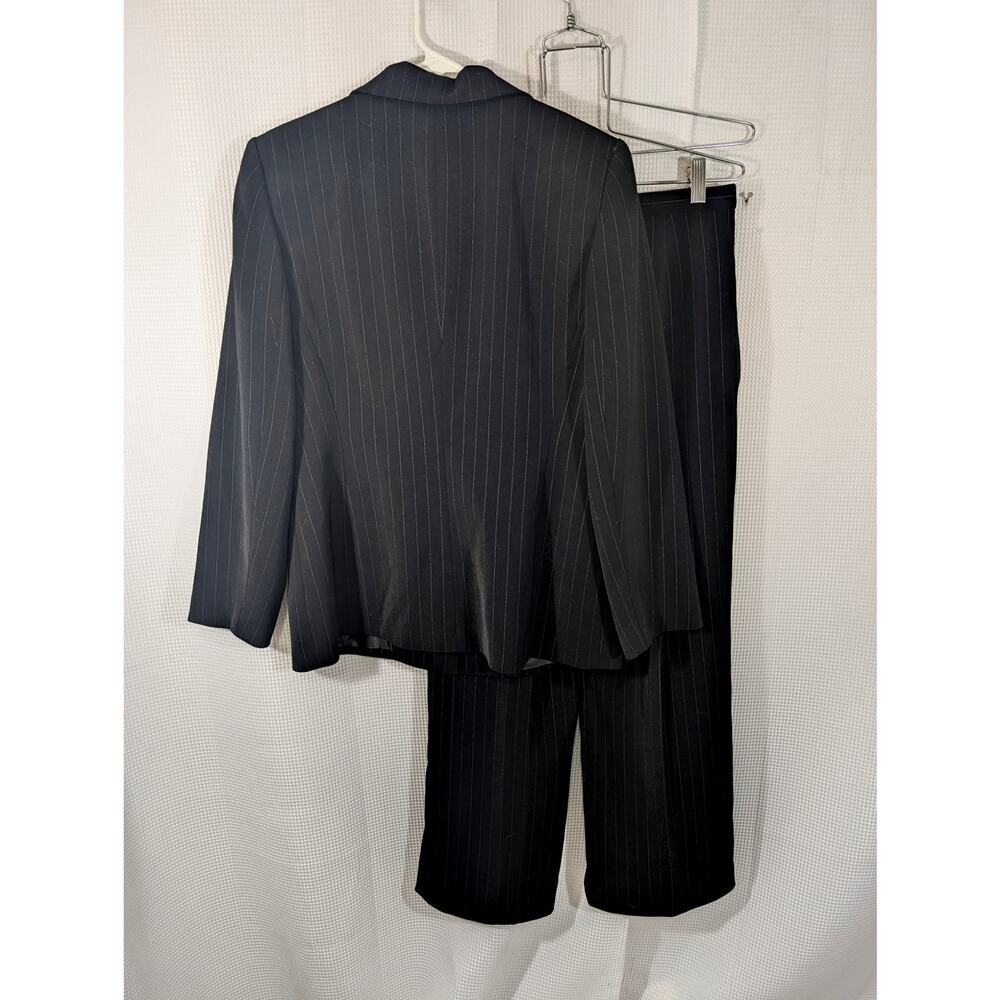 COLLECTIONS FOR LE SUIT! BLACK W/WHITE PINSTRIPE 2 PC JACKET, PANTS SUIT! SZ 10P - Picture 6 of 12